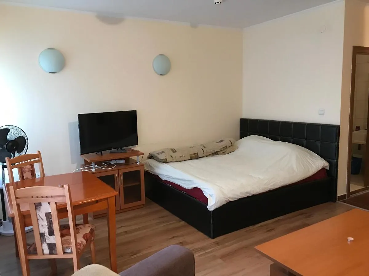 Ski Zone At Gondola, Perfect One Bdrm, Fast Wifi, Netflix, Quiet, Warm Bansko